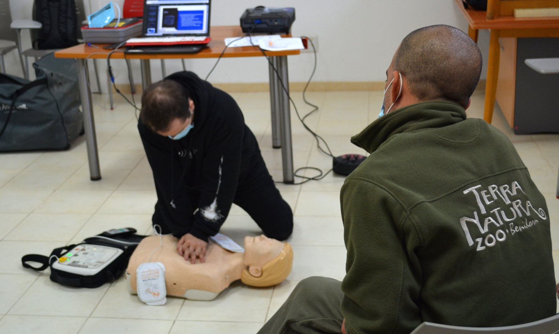 Terra Natura BenidormEmployees of Terra Natura train a course of basic life  support and defibrillation